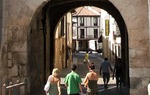 Entrando en Covarrubias, provincia de Burgos / ALC.