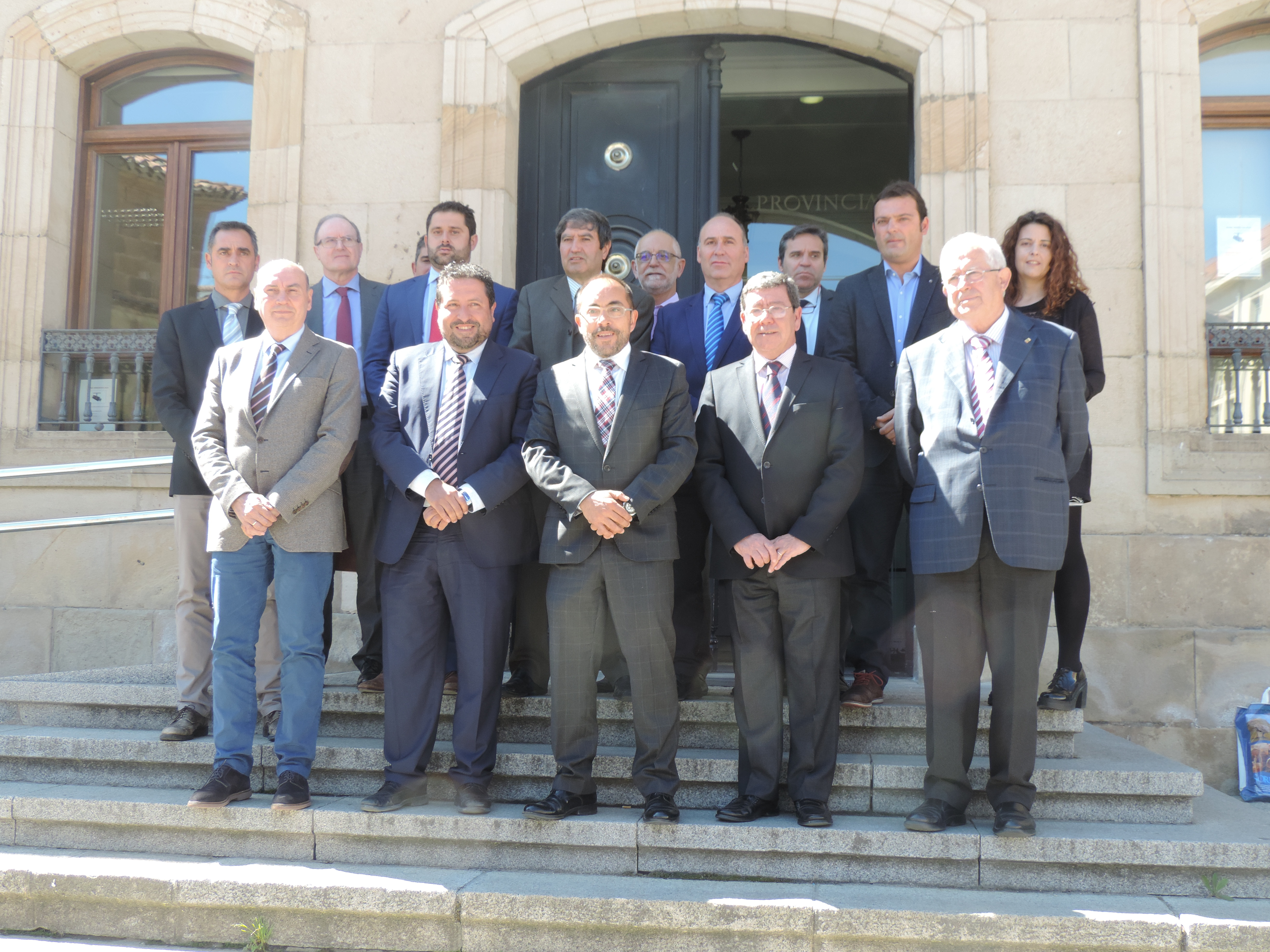 Foto de grupo de los asistentes al Consejo Rector del Consorcio Camino del Cid celebrado en Soria Foto de grupo de los asistentes al Consejo Rector del Consorcio Camino del Cid celebrado en Soria