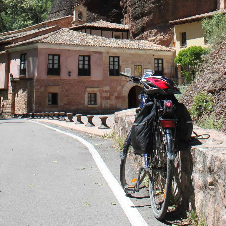 El cicloturismo por carretera es un medio magnífico para conocer el Camino del Cid / ALC. El cicloturismo por carretera es un medio magnífico para conocer el Camino del Cid / ALC.