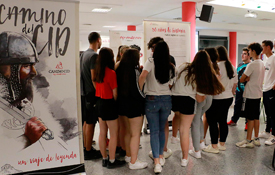 Alumnos del instituto de Puçol durante su visita a la exposición del Camino del Cid Alumnos del instituto de Puçol durante su visita a la exposición del Camino del Cid