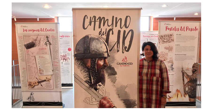 Amparo Pérez, concejala de Albatera en la exposición del Camino del Cid Amparo Pérez, concejala de Albatera en la exposición del Camino del Cid