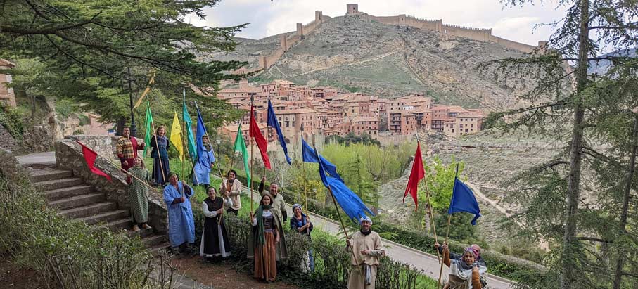 Un grupo de participantes en la última edición de las "Correrías" en Albarracín, Teruel (Foto: Asociación Cultural Mio Cid) Un grupo de participantes en la última edición de las "Correrías" en Albarracín, Teruel (Foto: Asociación Cultural Mio Cid)