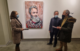 La diputada de Cultura de Burgos, Raquel Contreras, conversa con el pintor Álvaro da Silva (al fondo de la imagen) y con Javier Alonso, de Vivar del Cid La diputada de Cultura de Burgos, Raquel Contreras, conversa con el pintor Álvaro da Silva (al fondo de la imagen) y con Javier Alonso, de Vivar del Cid