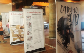 La exposición del Camino del Cid en el Salón Grande del Ayuntamiento de Linares de Mora La exposición del Camino del Cid en el Salón Grande del Ayuntamiento de Linares de Mora