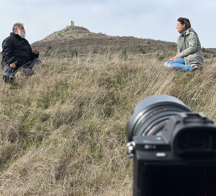 En Tierra de Lara con Silvia Martínez, de la Asociación para el Desarrollo de Tierra de Lara. Foto: El Arcón En Tierra de Lara con Silvia Martínez, de la Asociación para el Desarrollo de Tierra de Lara. Foto: El Arcón