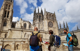 El equipo de "Turismo Rural en el mundo" durante la grabación en Burgos El equipo de "Turismo Rural en el mundo" durante la grabación en Burgos