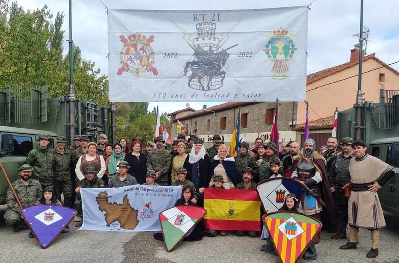Miembros del RT 21 junto a integrantes de la Asociacin Vivar, cuna del Cid, antes de poner rumbo al Camino del Cid