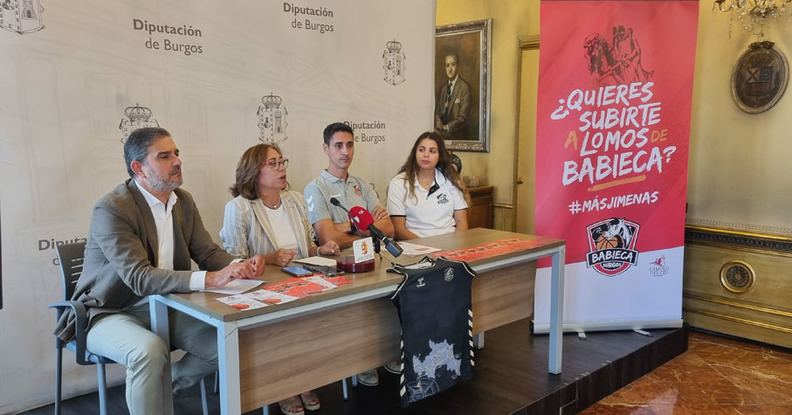 Un momento de la presentacin de la nueva camiseta del CB Babieca