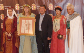 Foto de familia tras el acto de entrega del III lvar Fez Foto de familia tras el acto de entrega del III lvar Fez