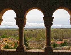 Galería porticada. Iglesia de Nuestra Señora del Rivero. San Esteban de Gormaz, Soria / ALC Galería porticada. Iglesia de Nuestra Señora del Rivero. San Esteban de Gormaz, Soria / ALC