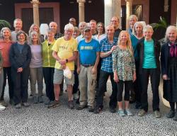 Grupo de ciclistas americanos en El Burgo de Osma (Soria) Grupo de ciclistas americanos en El Burgo de Osma (Soria)