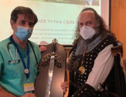 La Asociación Vivar Cuna del Cid ha entregado la Tizona al personal de la UCI del Hospital de Burgos La Asociación Vivar Cuna del Cid ha entregado la Tizona al personal de la UCI del Hospital de Burgos