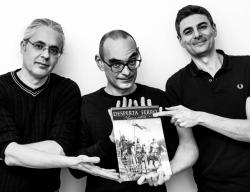 Javier Gómez junto a los otros dos fundadores de Desperta Ferro Ediciones: Carlos de la Rocha (izda.) y Alberto Pérez (dcha.) Javier Gómez junto a los otros dos fundadores de Desperta Ferro Ediciones: Carlos de la Rocha (izda.) y Alberto Pérez (dcha.)