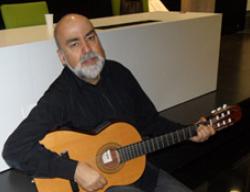 El cantautor Emiliano Valdeolivas El cantautor Emiliano Valdeolivas
