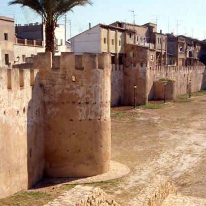 Murallas de Alzira, de origen islámico / València Terra i Mar.