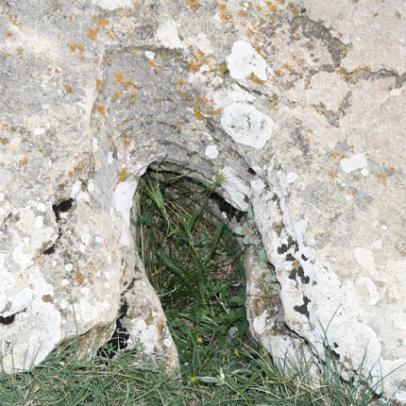 Huella del caballo del Apóstol Santiago. La Iglesuela del Cid (Teruel). Foto: Oficina de Turismo de La Iglesuela del Cid