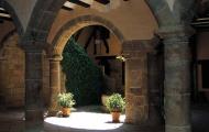 Patio interior del Ayuntamiento de Rubielos de Mora / Diputación de Teruel.