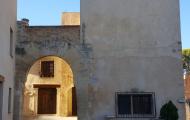 Arco de San Roque o Puerta de Xàtiva, en el barrio gótico de San Roque, en Biar, provincia de Alicante / ALC.