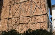 Construcción tradicional con ladrillos de adobe en Covarrubias, Burgos / ALC