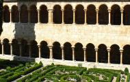 Detalle del claustro románico del monasterio de Santo Domingo de Silos, Burgos / ALC.