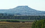 Vista de la fortaleza califal de Gormaz desde el pueblo de Aguilera, Soria / ALC.