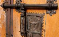 La cerradura de la iglesia de Santa Águeda recuerda la leyenda de la Jura de Santa Gadea / ALC