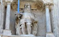 Estatua del Cid en el Arco de Santa María, en Burgos. ALC