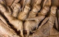 This Romanesque capital of the Monastery of Silos shows how the Christian soldiers wore. El Cid donated in life several properties donated to his abbot / ALC