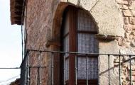 Ventana esquinada. Casonas señoriales. Atienza, Guadalajara / ALC. 