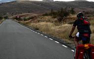 Llegando a Atienza (Guadalajara) por la ruta cicloturista de carretera del Camino del Cid / ALC.