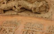 Inscripciones cúficas en la puerta norte de la iglesia de Santa María del Rey, en Atienza (Guadalajara) / ALC.