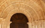 Entrada a la iglesia de San Martín en Aguilera, Soria / ALC.