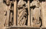 Moisés, el arcángel Gabriel y la Virgen María. Portada meridional de la Catedral de El Burgo de Osma / ALC
