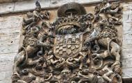 Escudo de armas del Obispo Montoya en el Hospital de San Agustín en El Burgo de Osma, Soria / ALC