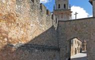 Puerta de San Miguel y muralla de El Burgo de Osma, Soria / ALC