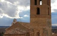 Torre campanario de la iglesia románica de San Miguel. San Esteban de Gormaz, Soria / ALC