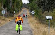 Carreteras pequeñas, con tráfico escaso y a veces inexistente, para cicloturistas con alforjas. Una forma diferente de conocer España / ALC.