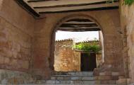 Portal del norte, una de las entradas amuralladas a Huesa del Común, Teruel / ALC. 