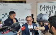 El presidente de la Diputación Provincial de Teruel, Joaquín Juste, atiende a los medios antes de la sesión informativa sobre el Club de Producto del Camino del Cid