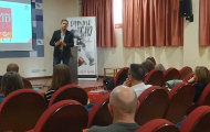 El director gerente del Consorcio Camino del Cid, Alberto Luque, se dirige a los participantes que asistieron a la reunión informativa sobre el Club de Producto en Soria (jornada de tarde)