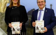 Rosario Andújar, alcaldesa de Osuna (Sevilla) junto a Rafael Pacheco, alcalde de Casar de Cáceres