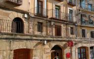 Oficina de turismo, en el edificio de las covachuelas de Plaza de España. Molina de Aragón, Guadalajara / ALC.