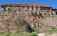 Exterior de la casa fortificada de la Vega de Arias, también llamada "Casa del Cid", en el término municipal de Tierzo, provincia de Guadalajara / ALC.