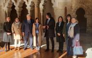 Los representantes de las diputaciones en visita a la Aljafería junto a la presidenta de las Cortes de Aragón