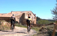 Pedaleando en la llegada a Valbona (Teruel) | Consorcio Camino del Cid