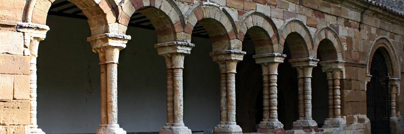 Arquería de la iglesia de San Bartolomé, en Atienza, Guadalajara.