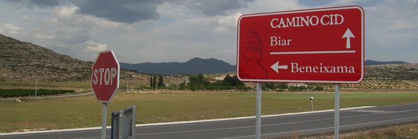 Lama de carretera del Camino del Cid en Cañada, Alicante.